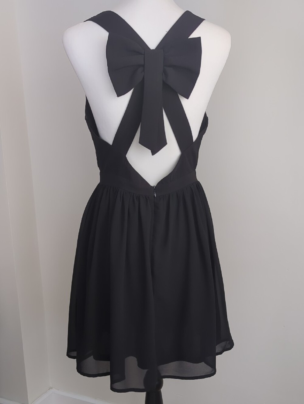 Tea n Cup Like New Black Open Back Cross Bow Dress Skater Mini Cocktail SMALL